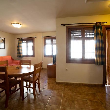 Apartamentos Berrocal Alcala del Jucar Exterior photo